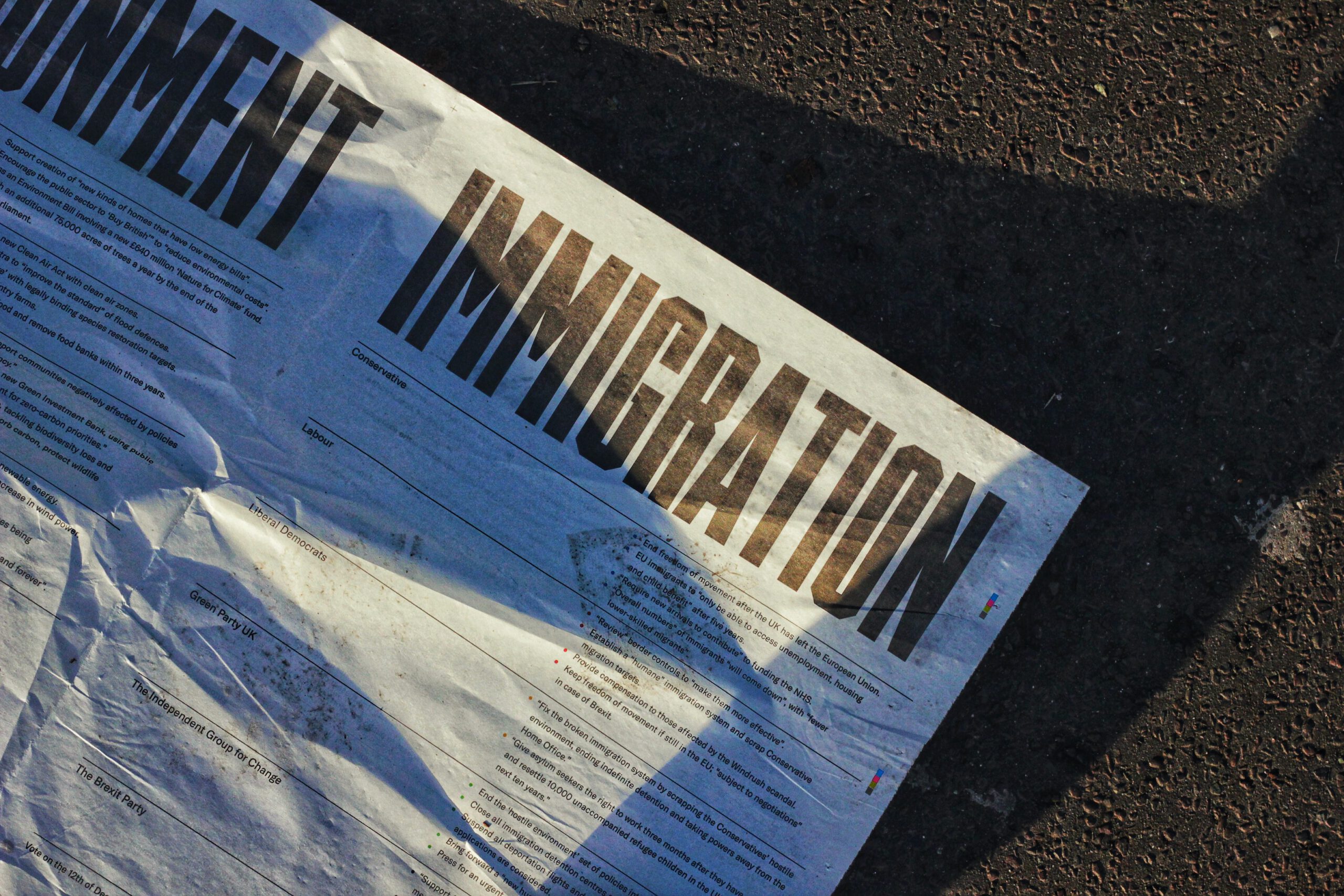 bevándorlás, Immigration felirat egy újságban